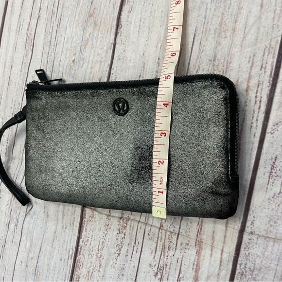 Lululemon Double Up Pouch Pewter Metallic Black Silver - Picture 4 of 6